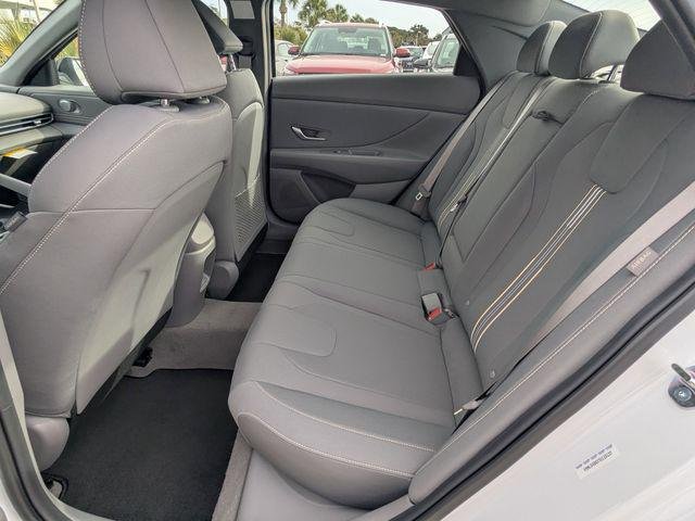 New 2026 White Hyundai SEL Sport Premium image 11