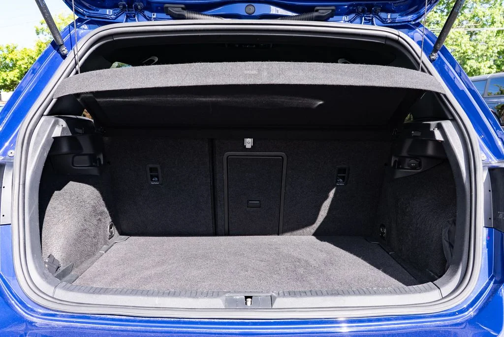 Used 2018 Blue Volkswagen DCC & Navigation 4Motion image 8