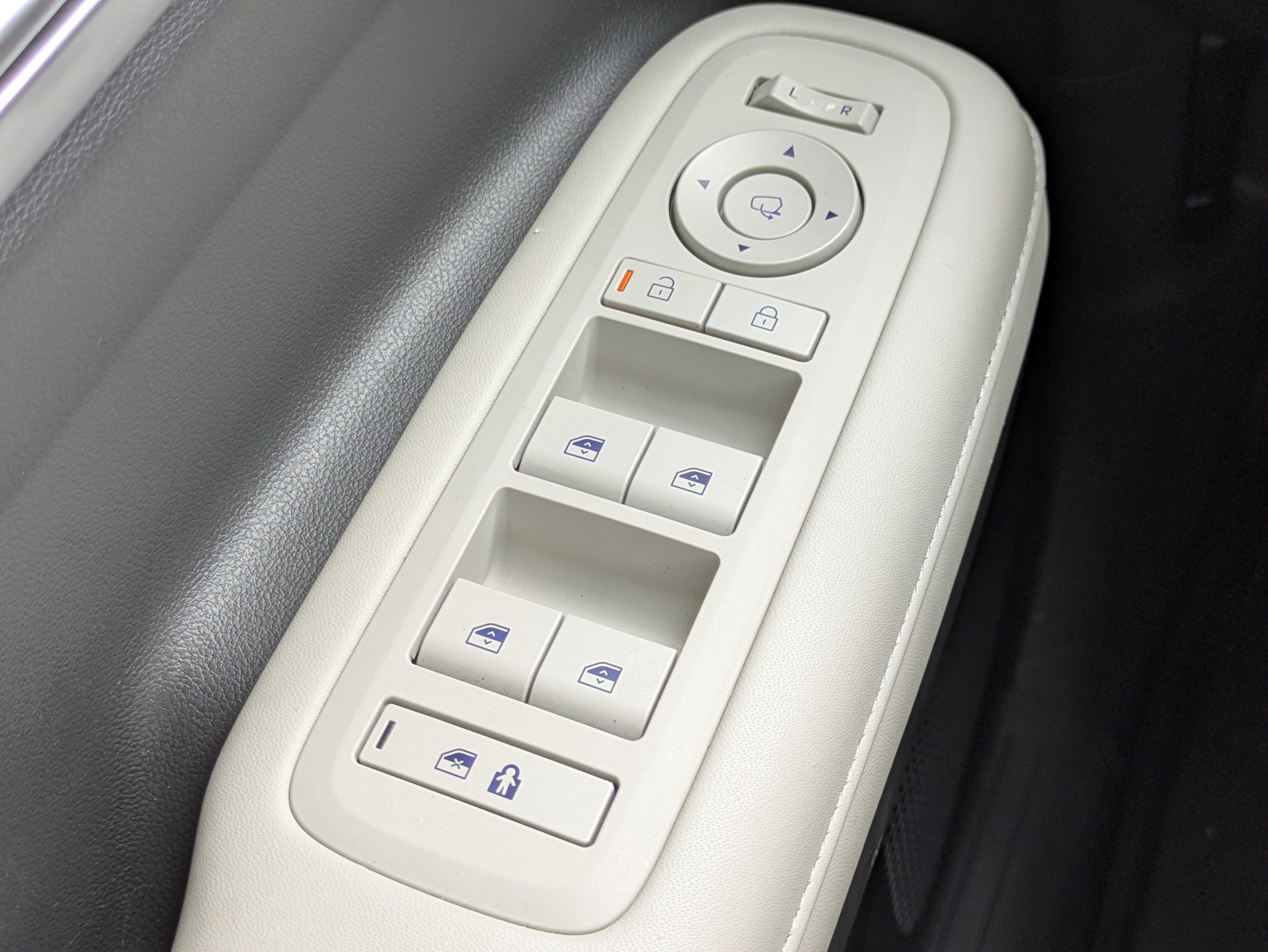 Used 2024 Rockwood Green Hyundai Calligraphy image 22