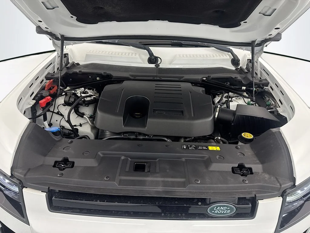 Certified Used 2022 White Land Rover X-Dynamic SE image 30