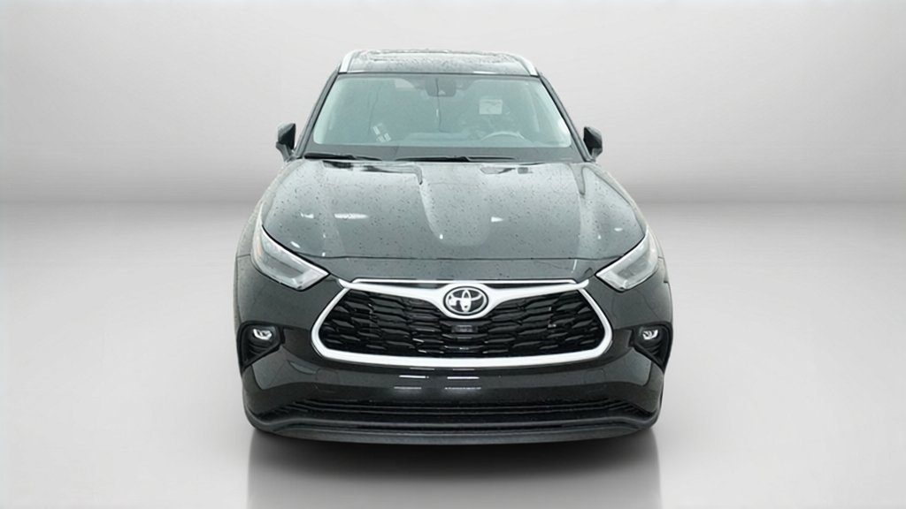 New 2026 Midnight Black Metallic Toyota XLE image 16