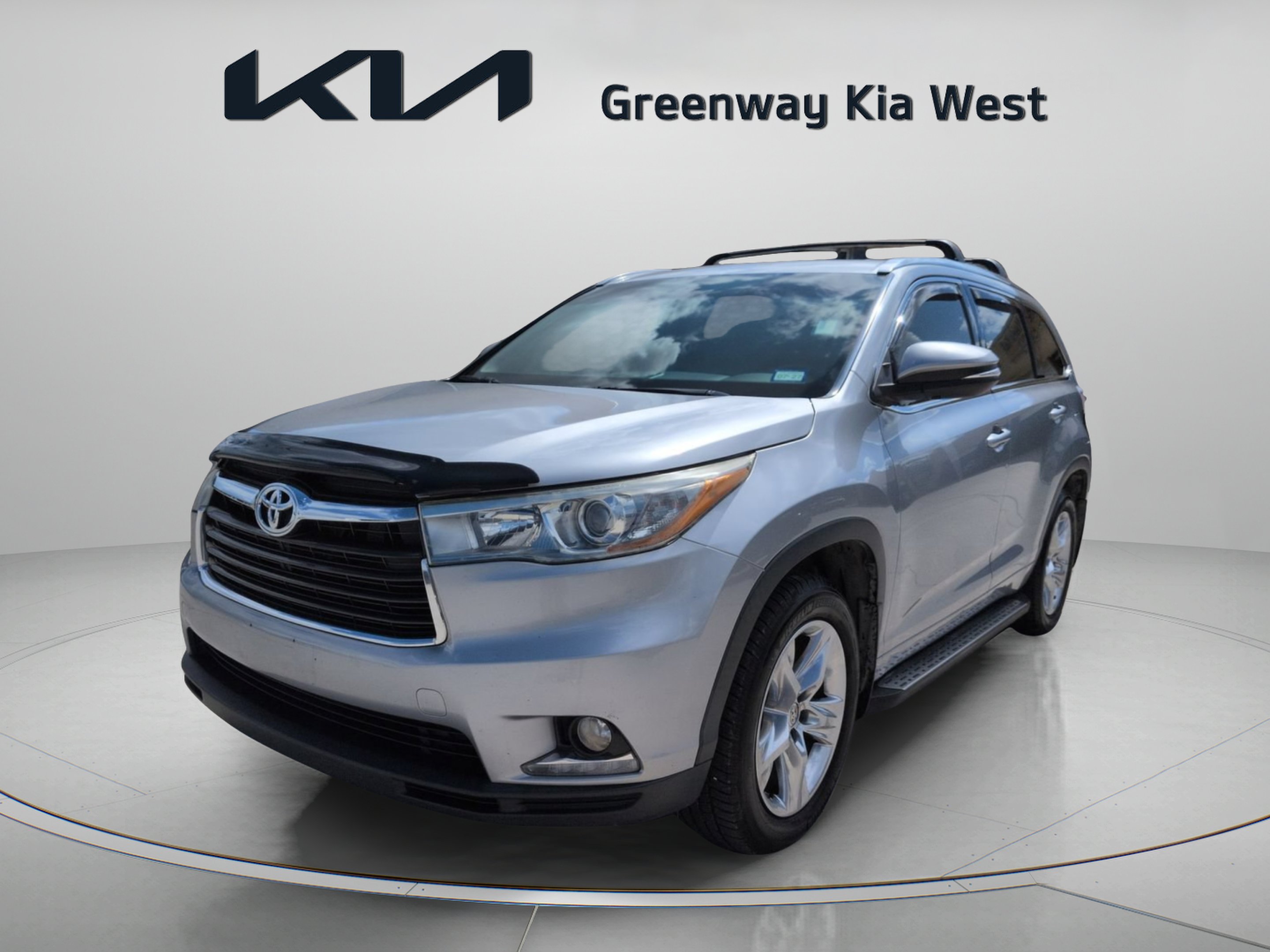 Used 2015 Silver Sky Metallic Toyota Limited image 3