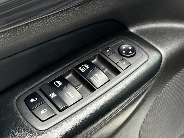 Used 2019 White Jeep Altitude image 17