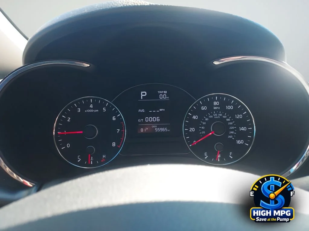 Used 2017 White Kia LX image 25