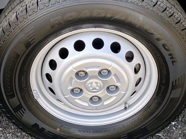 Used 2025 White Ram  image 27