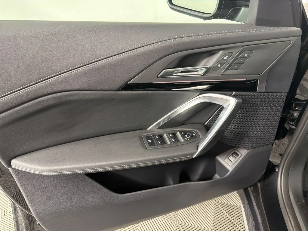 Used 2026 Black Sapphire Metallic BMW xDrive28i image 18