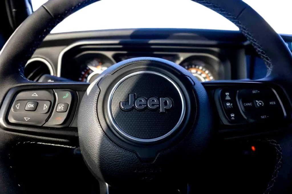 New 2025 Gray Jeep Mojave image 12