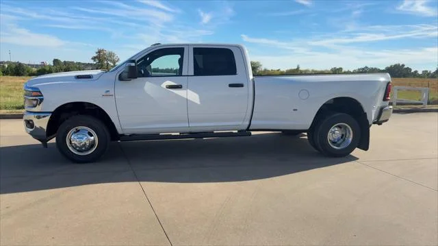 New 2026 Bright White Clear-Coat Exterior Paint RAM Tradesman image 5