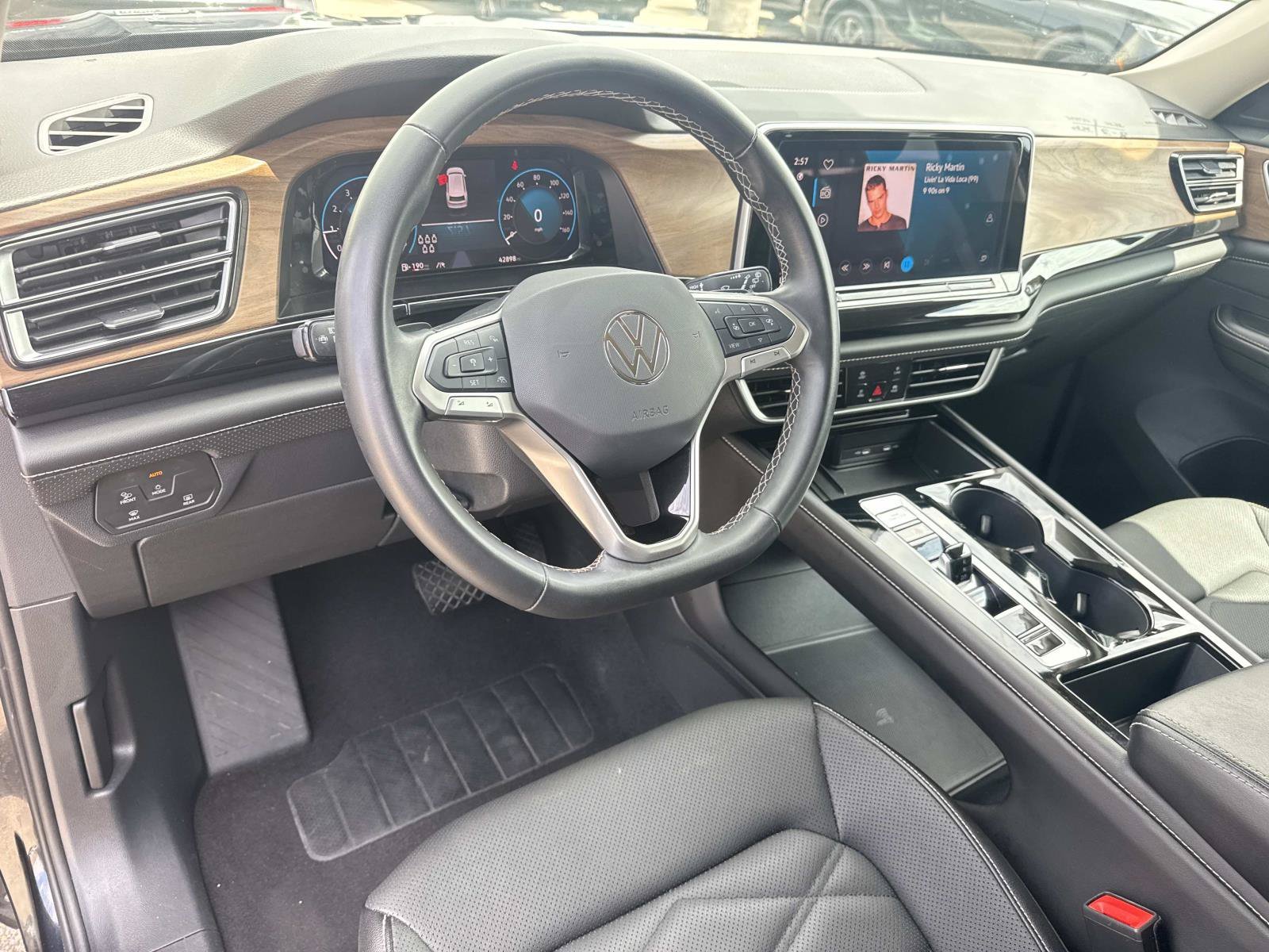 Used 2025 Gray Volkswagen 2.0T SE w/Technology image 18