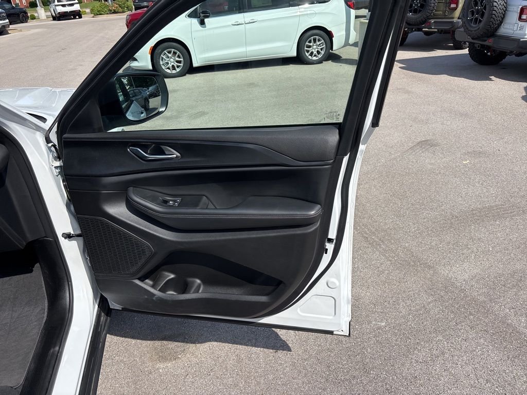 Used 2025 White Jeep Laredo X image 38