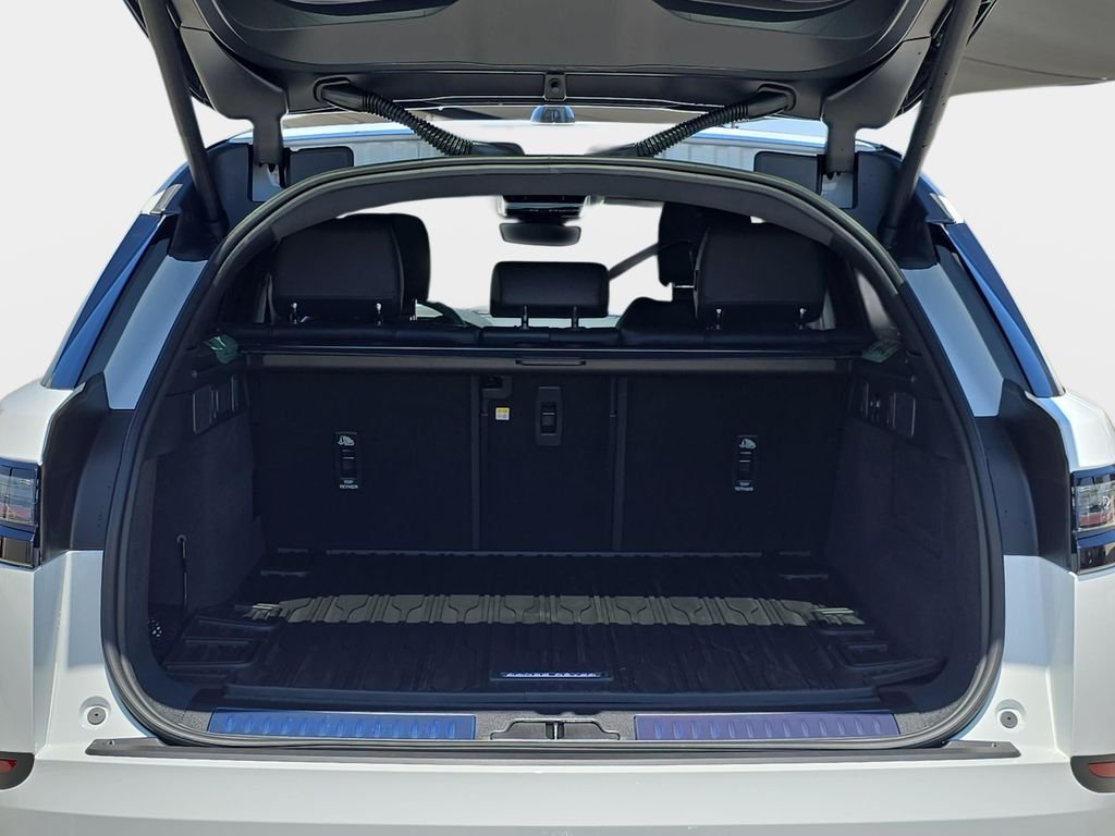 New 2026 Fuji White LAND ROVER S image 12