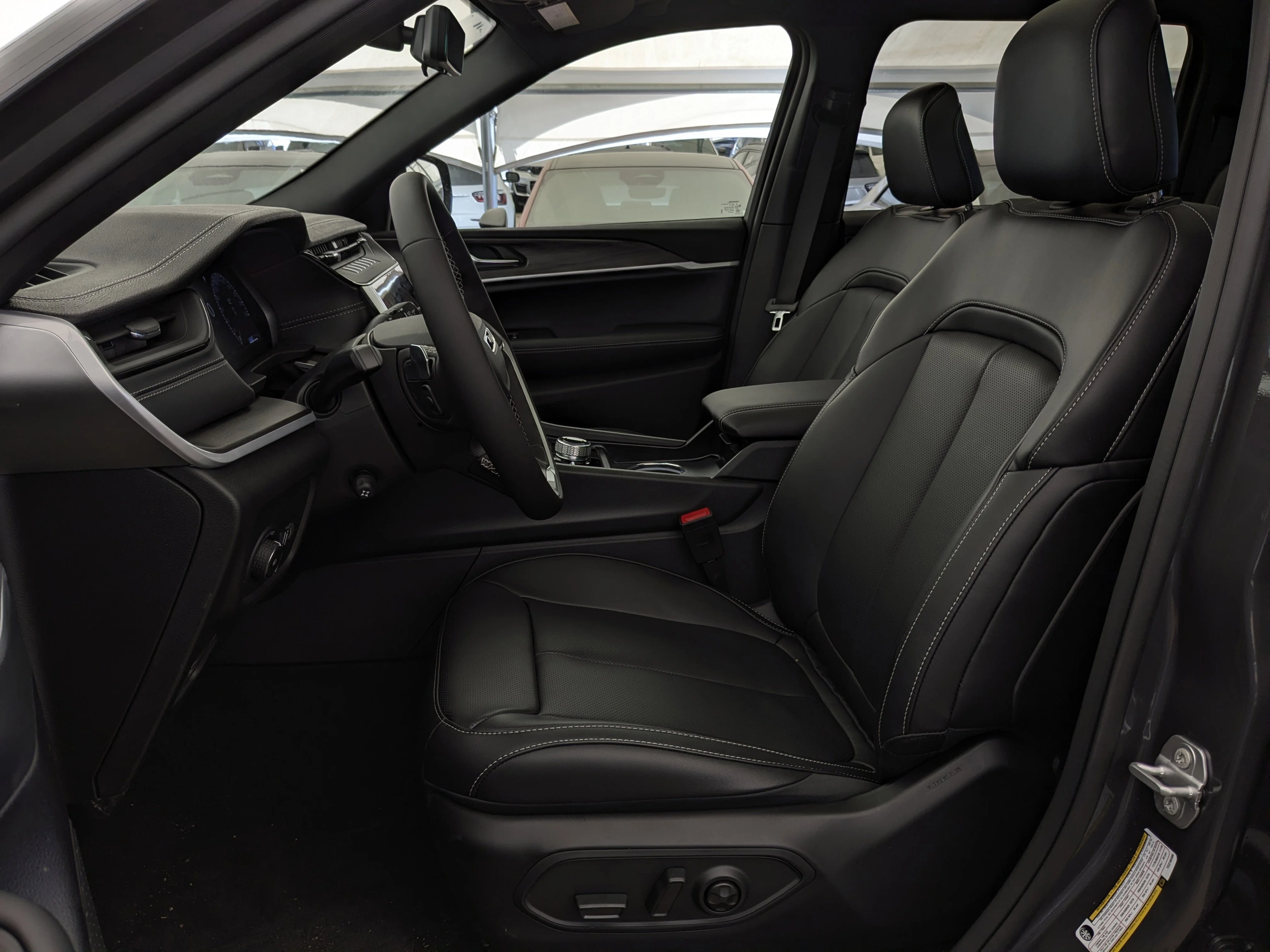 New 2026 Grey Jeep Limited - -Panoramic Sunroof - Limited Altitude Pack - 20 Gloss Black Wheels - Luxury Tch II & More image 14