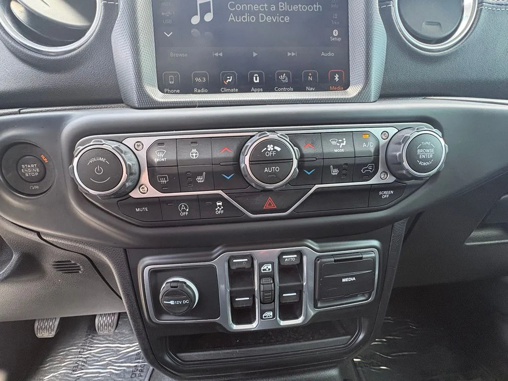Used 2018 White Jeep Unlimited Sahara image 21