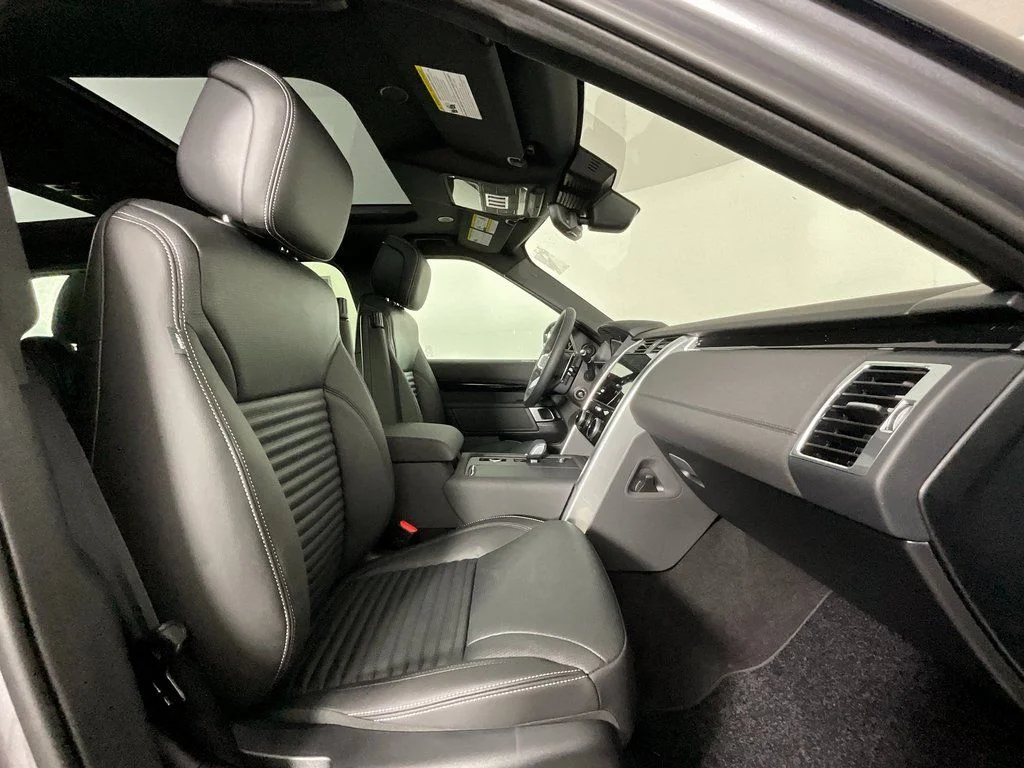 New 2026 Eiger Grey Land Rover S image 3
