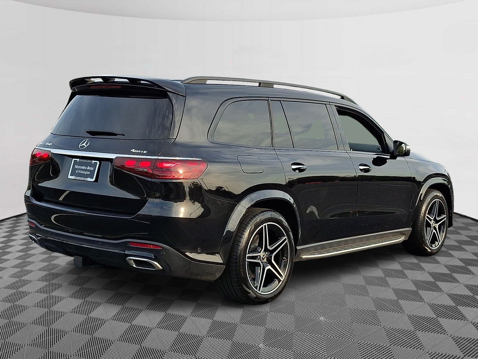 Used 2026 Black - 040 Mercedes-Benz 4MATIC® image 6