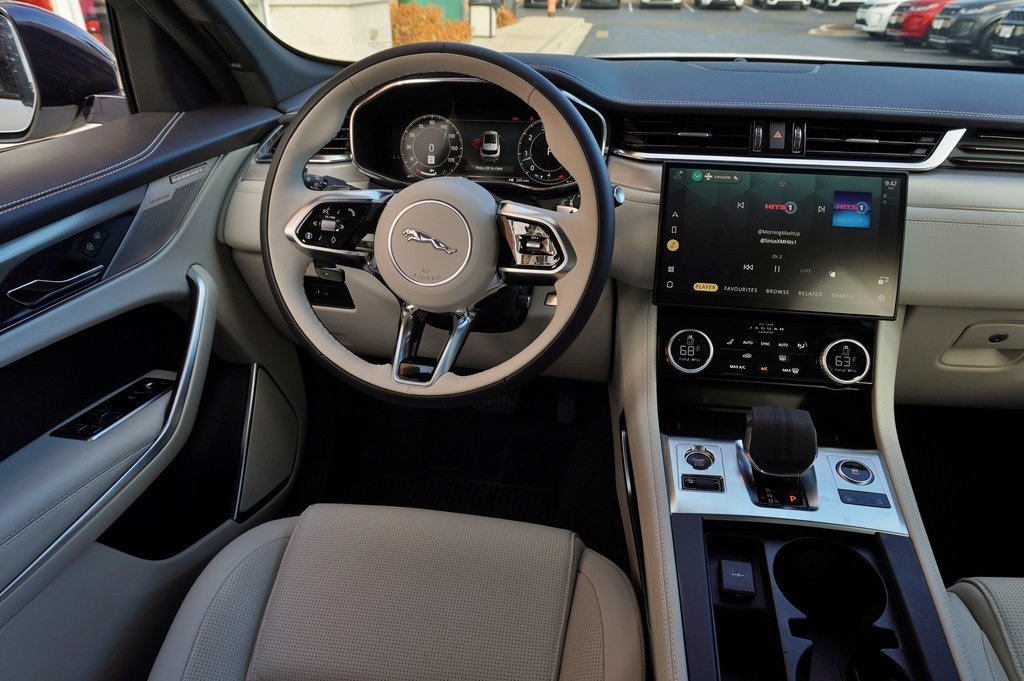 2025 JAGUAR F-PACE - Image 14