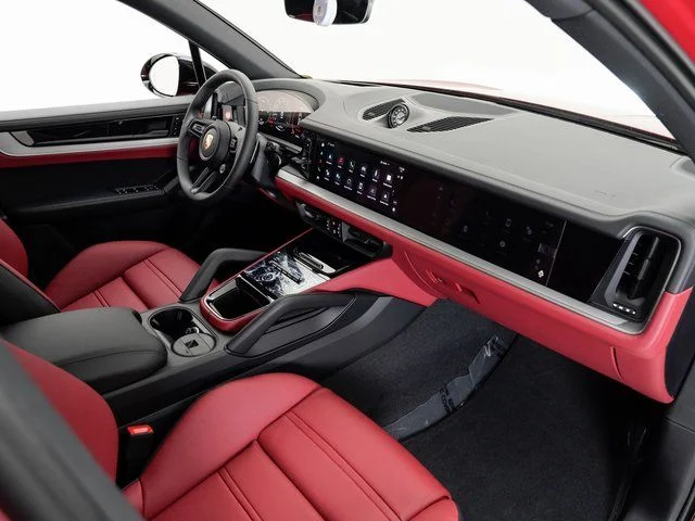 Certified Used 2025  Porsche S image 24