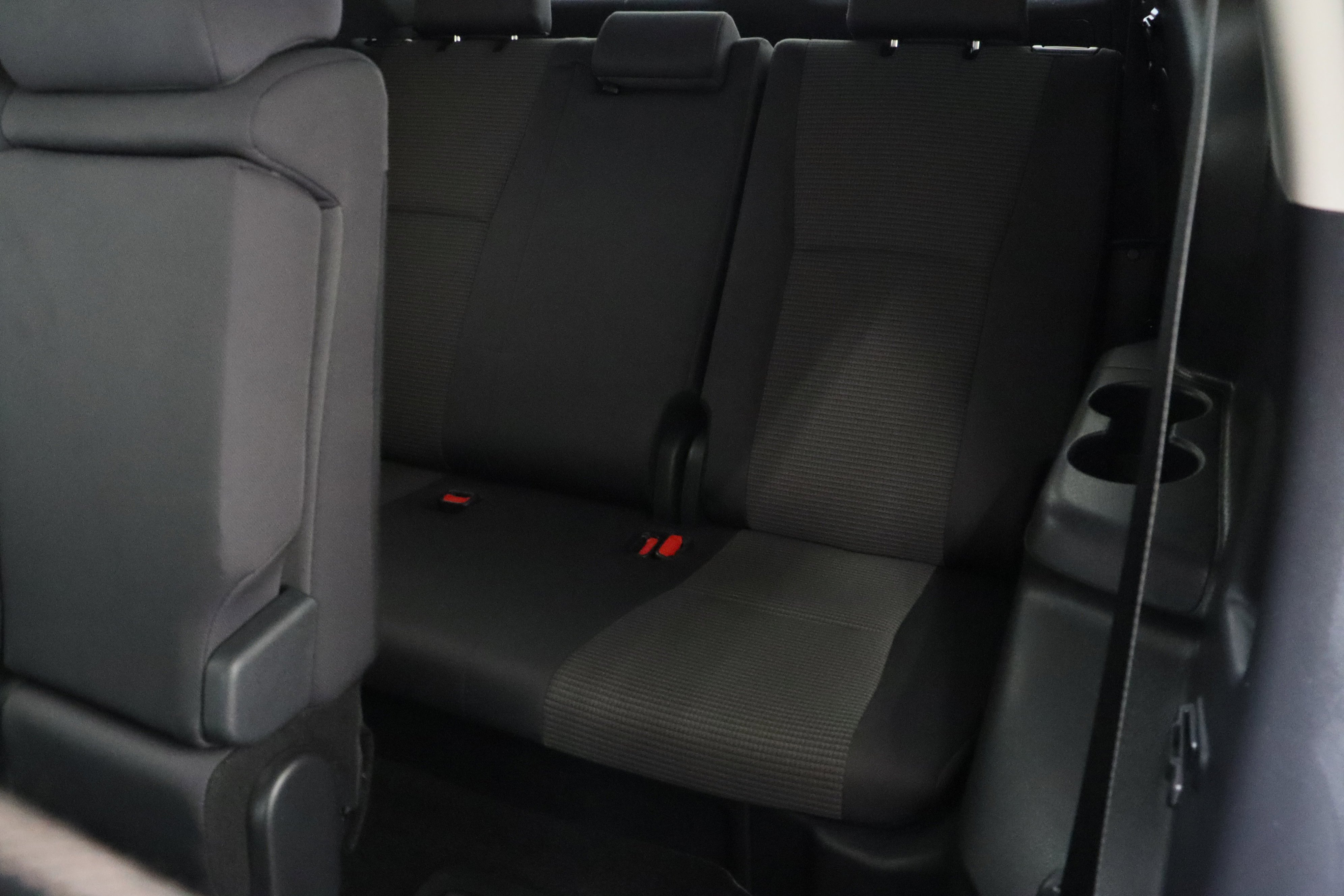 2025 Toyota Highlander LE - Photo 32