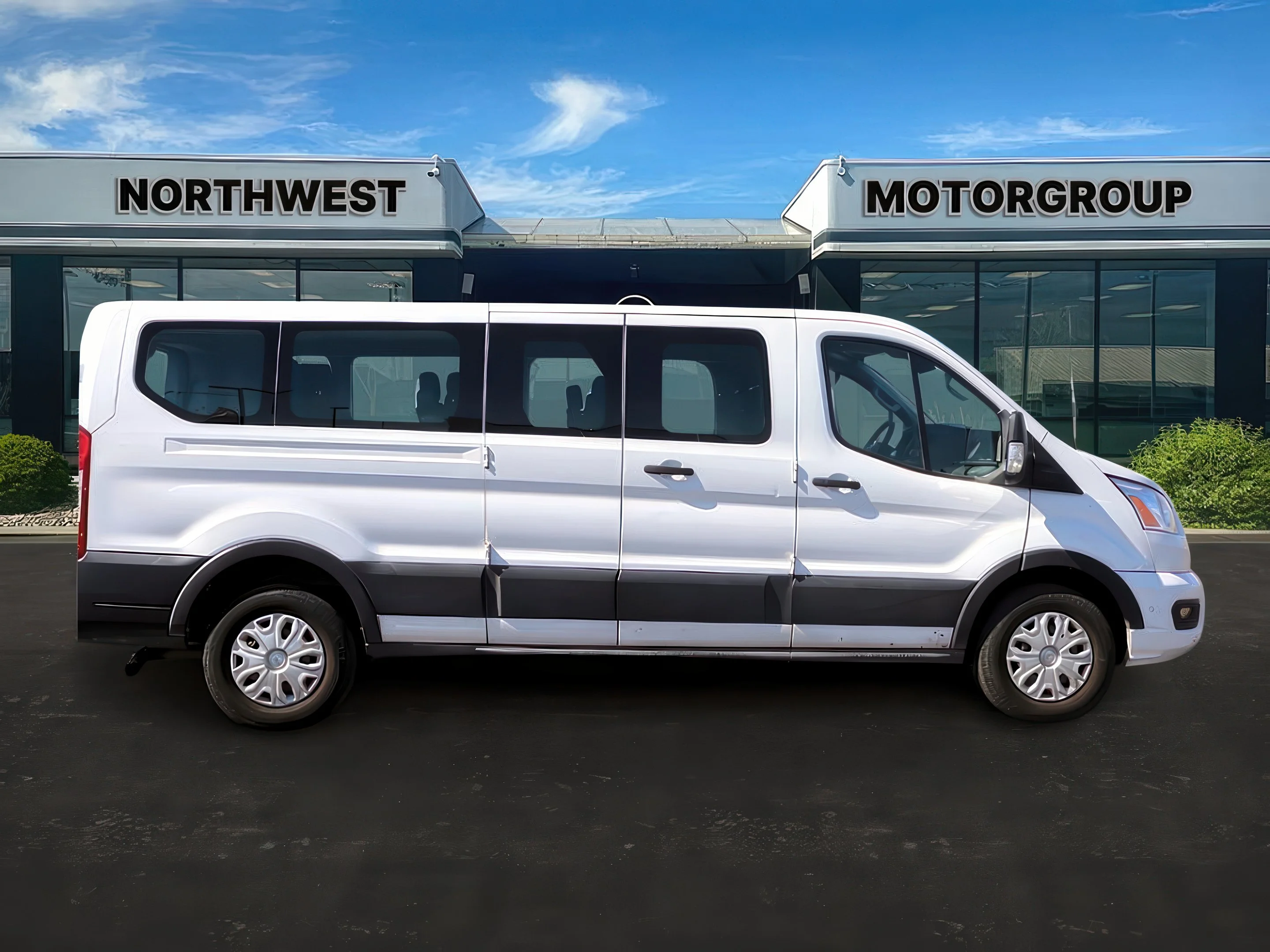 2021 Ford Transit Passenger Van XLT - Photo 32