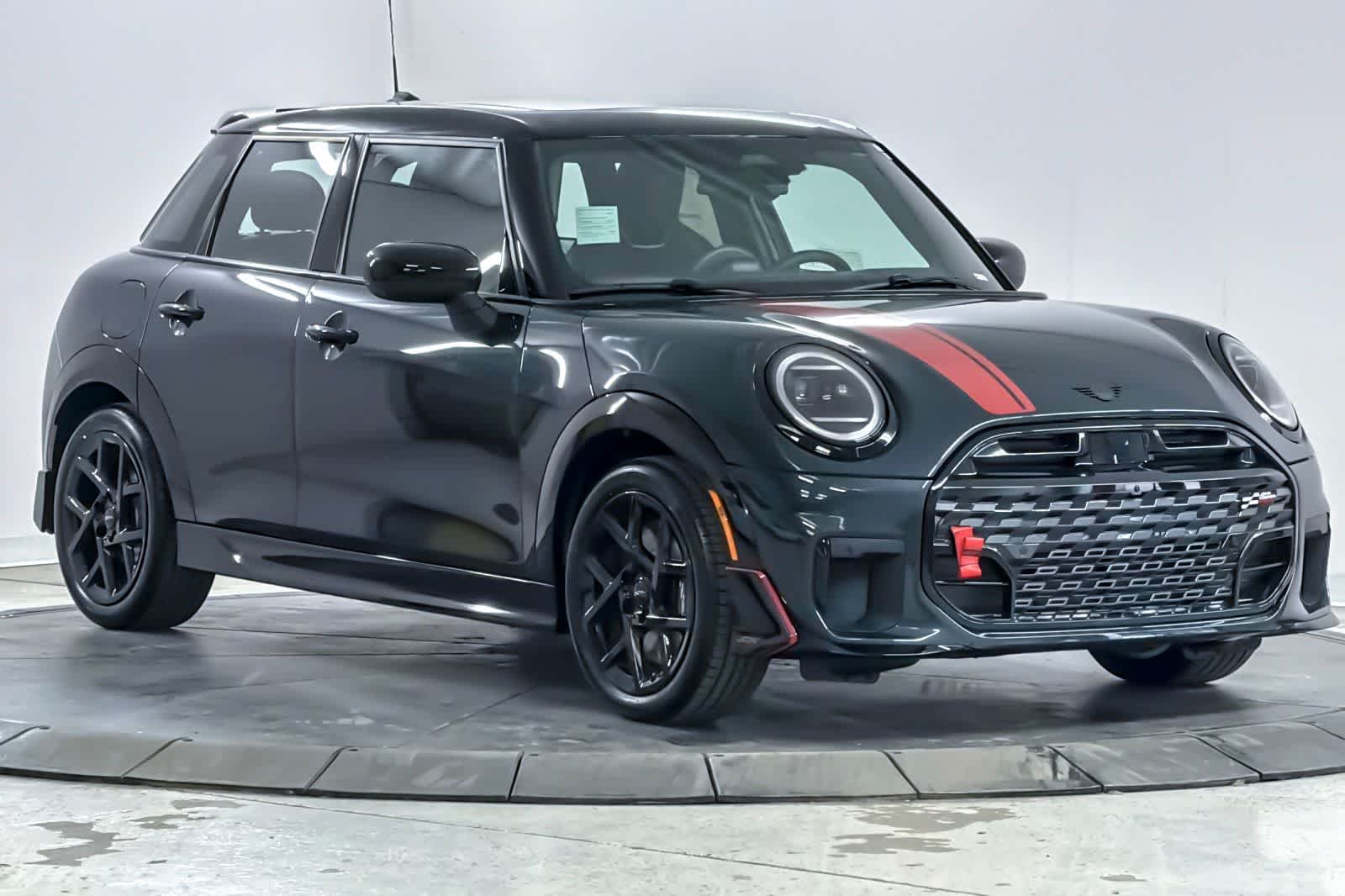 New 2026 Legend Gray Metallic MINI Iconic image 9