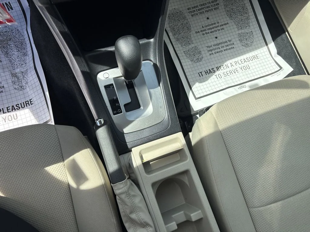 Used 2014 Satin White Pearl Subaru 2.0i Premium image 21