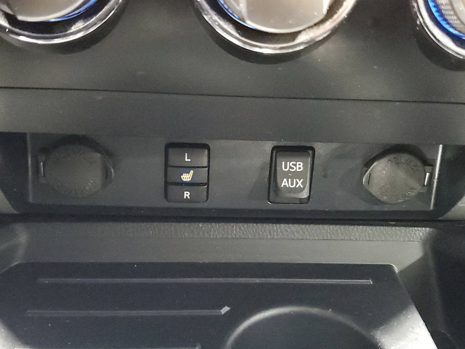 Used 2019 White Toyota SR5 image 28