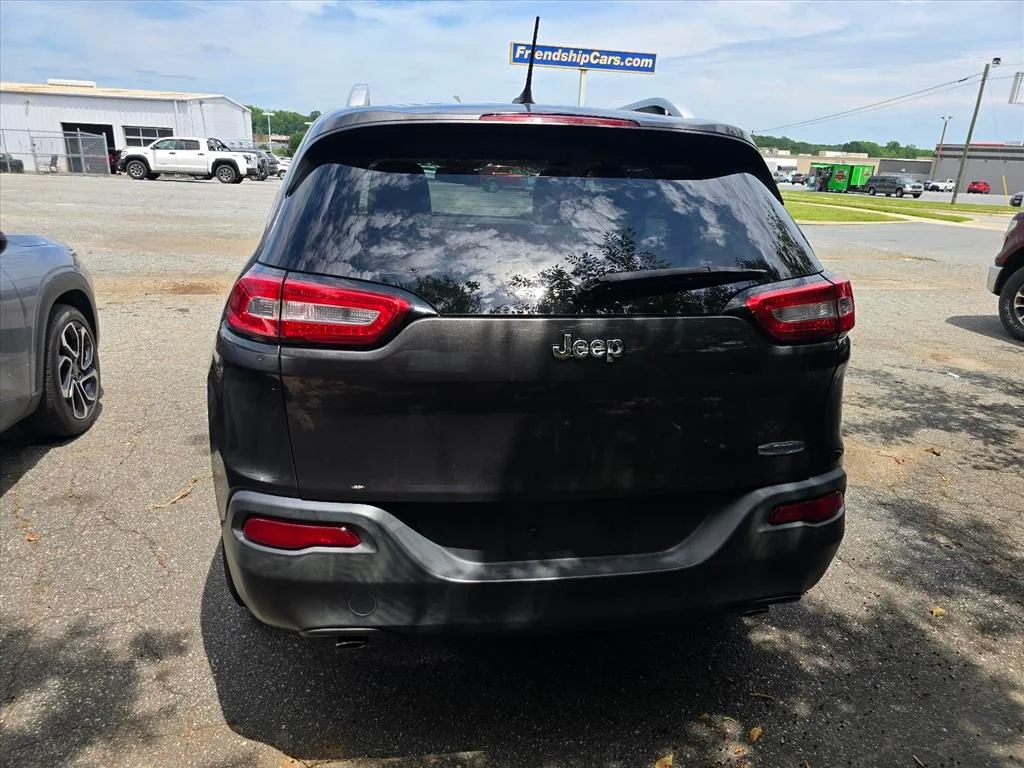 Used 2014 Gray Jeep Latitude image 12