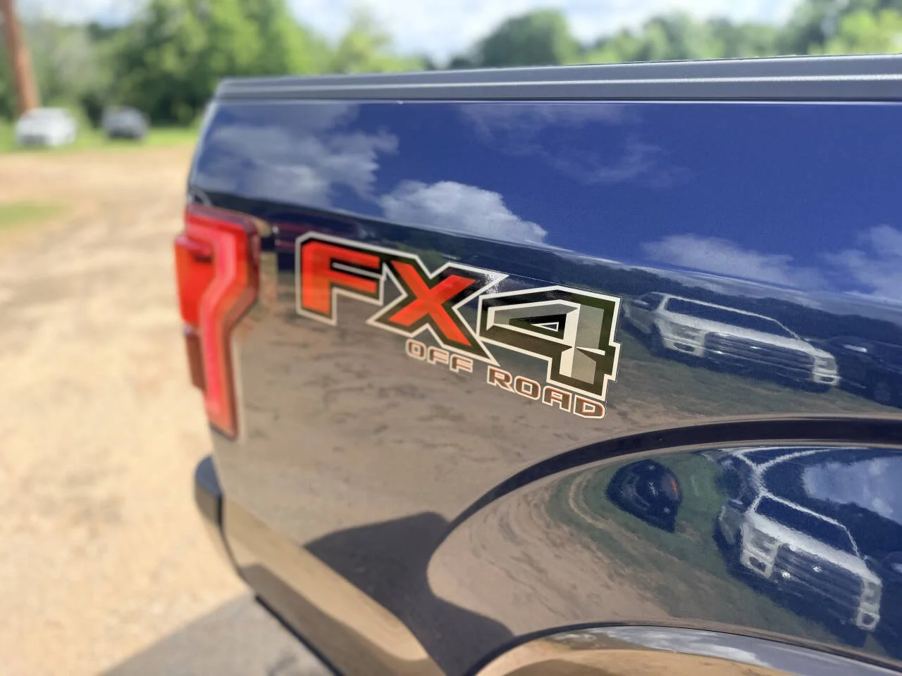 Used 2015 Blue Ford Lariat 4x4 4dr SuperCrew 5.5 ft. SB image 9