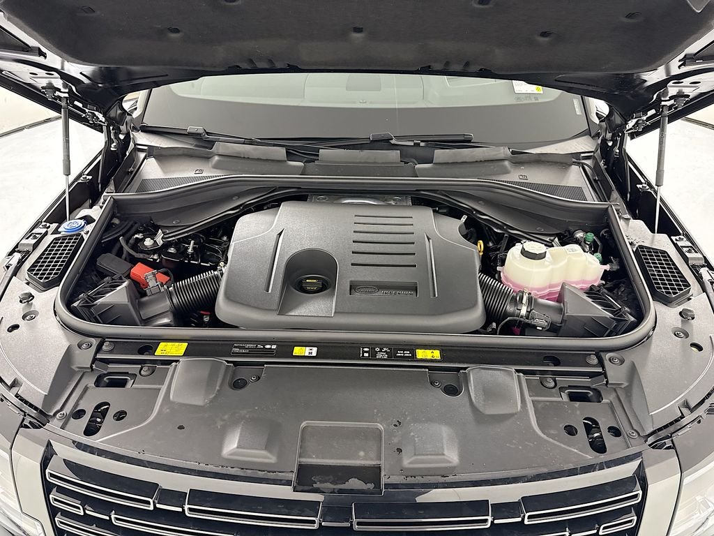 New 2026 Santorini Black Land Rover SE image 29
