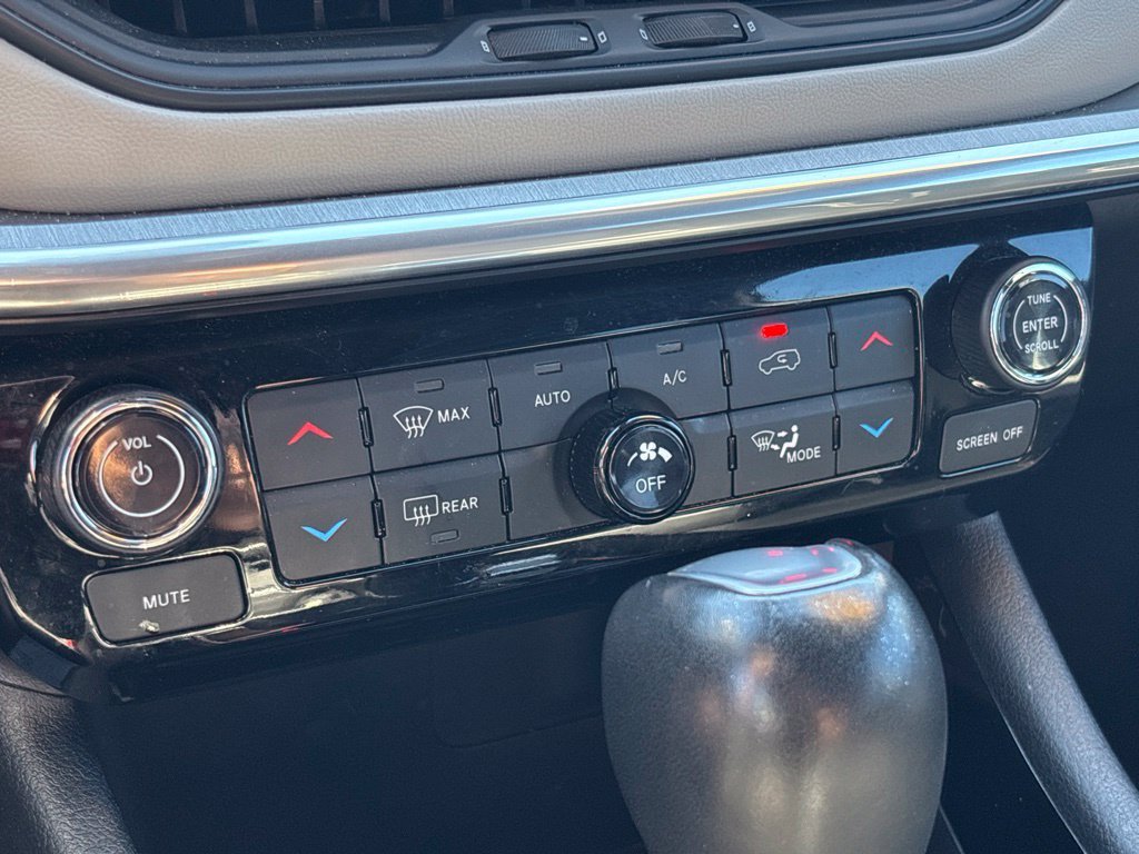 Used 2024 White Jeep Limited image 27