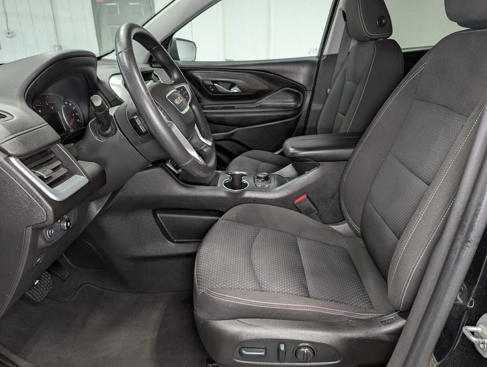 Used 2022 Ebony Twilight Metallic GMC SLE image 4