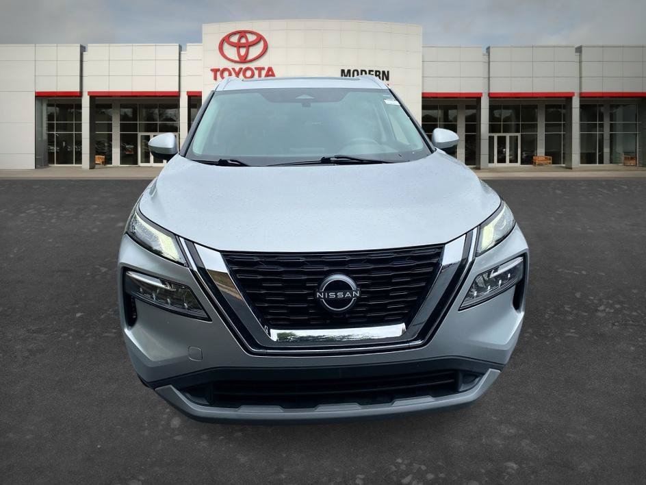 Used 2022 Brilliant Silver Metallic Nissan SV image 2