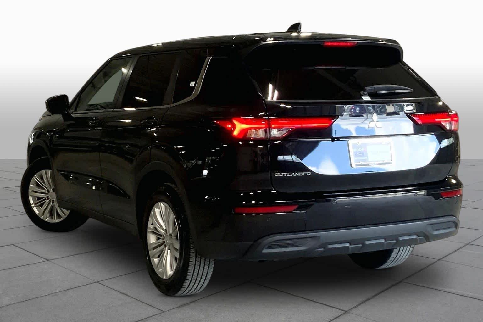 Used 2023 Labrador Black Pearl Mitsubishi ES image 23