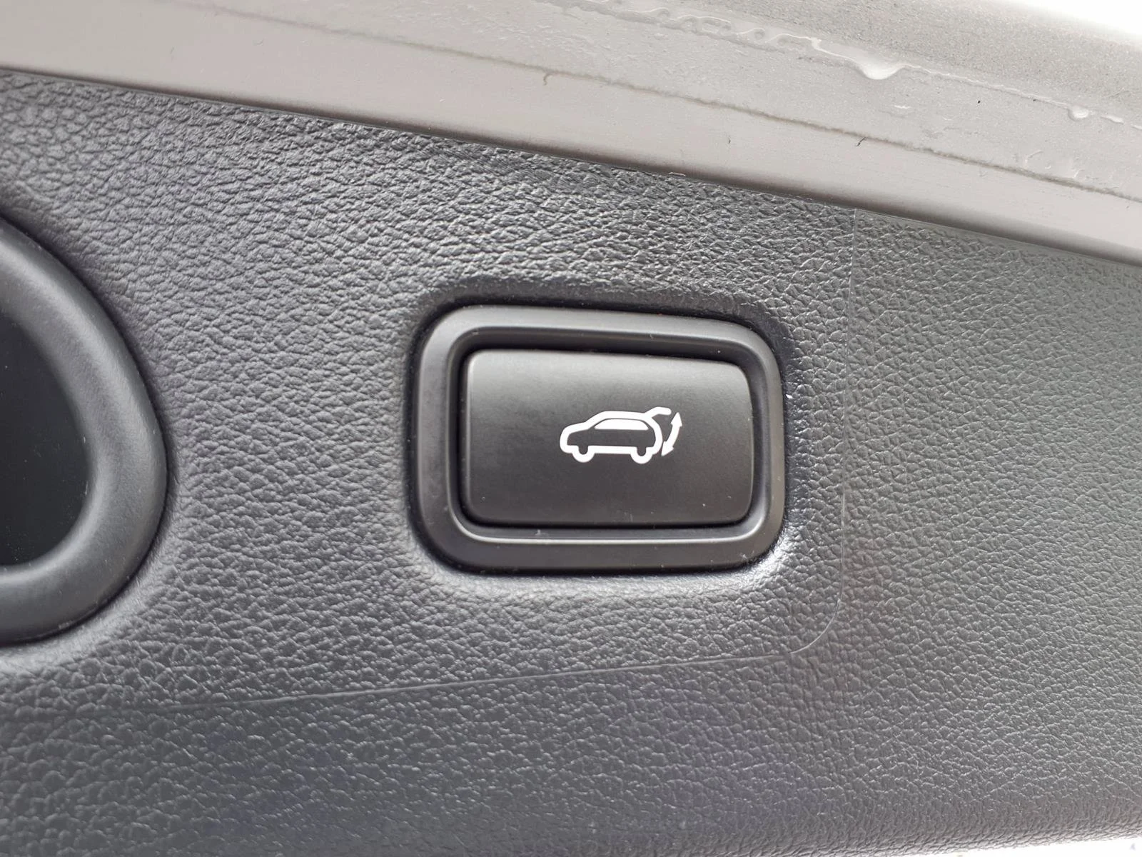 Used 2018  Hyundai Limited image 24
