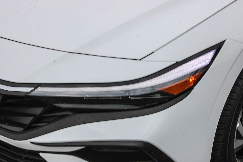Certified Used 2025 White Hyundai SEL Sport image 7