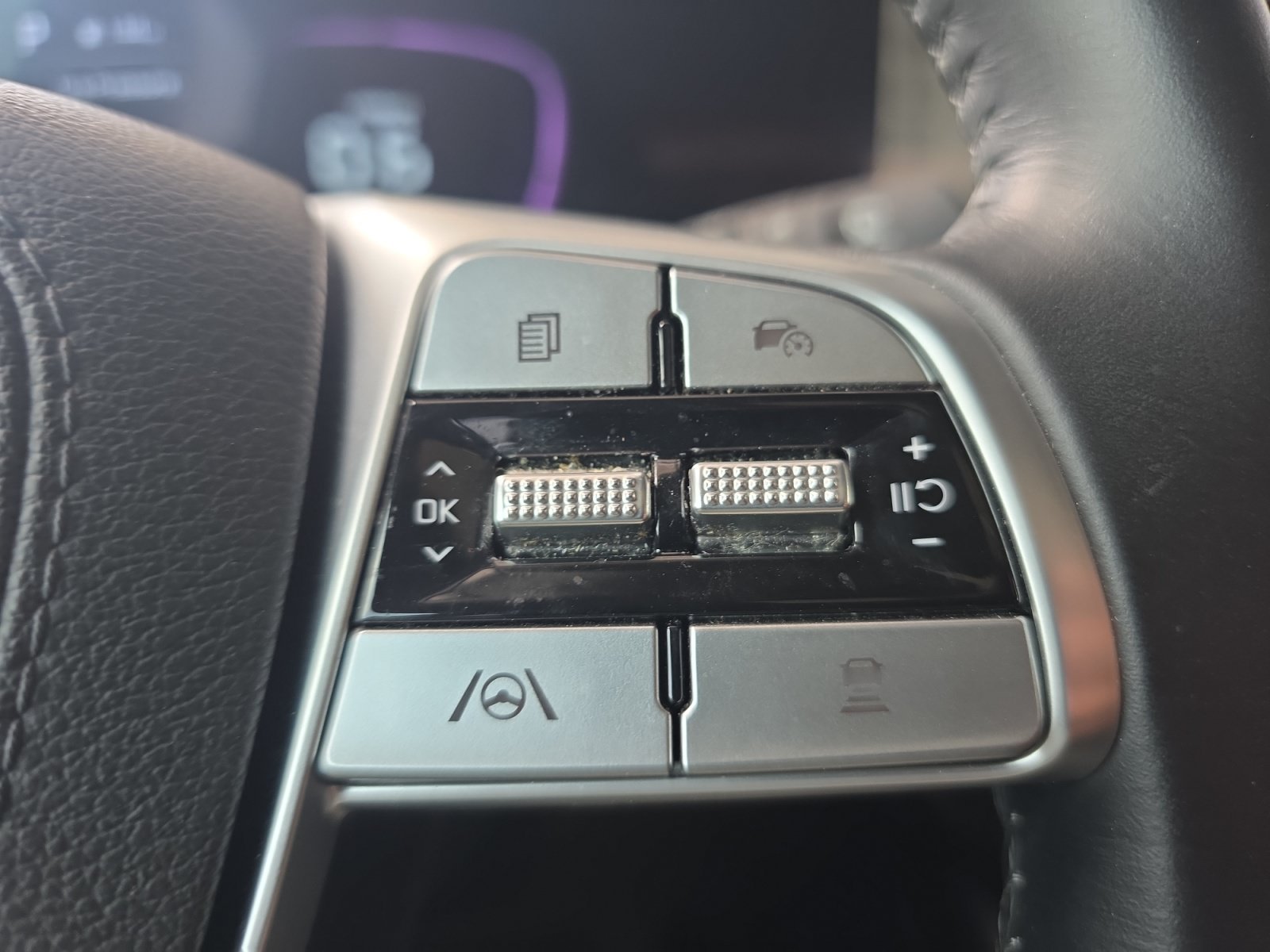 Certified Used 2025 Dark Moss Kia S image 23