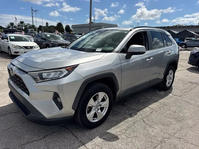 Used 2020 Silver Toyota XLE image 16