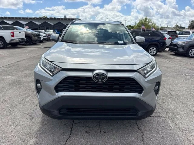 Used 2020 Silver Toyota XLE image 17