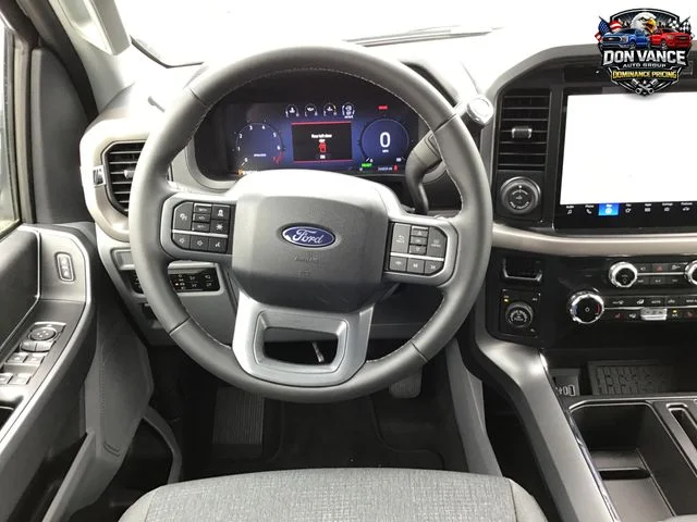 New 2025 Oxford White Ford XLT image 13