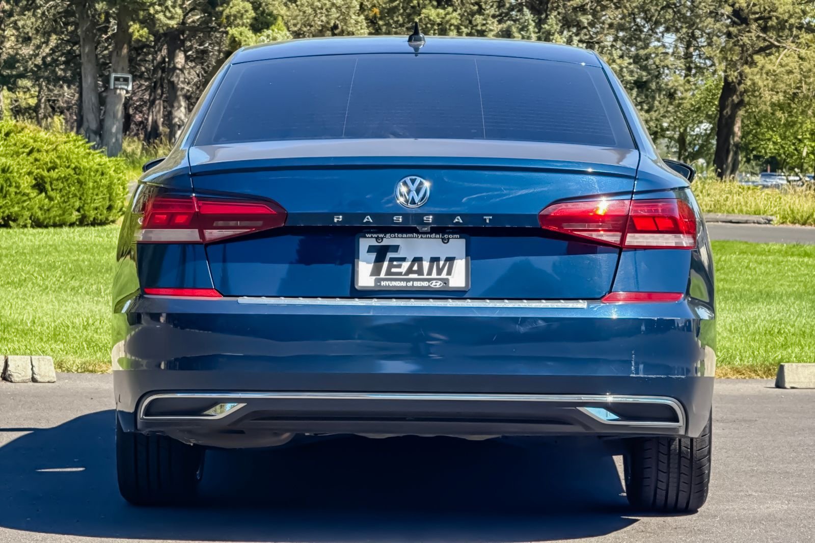 Used 2022  Volkswagen 2.0T SE image 5