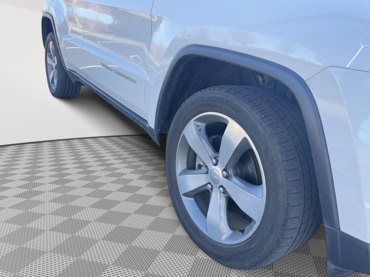 Used 2015 Jeep Grand Cherokee Limited with VIN 1C4RJFBG1FC680533 for sale in Kansas City