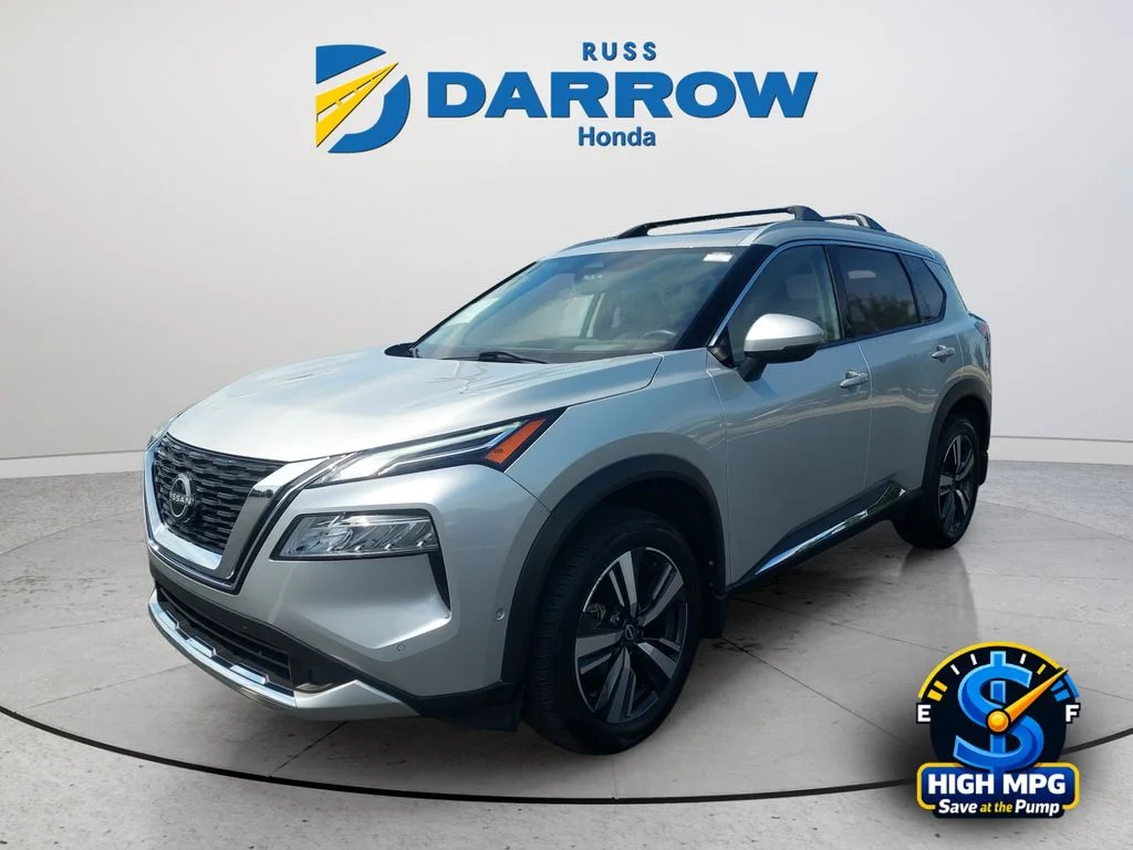 Used 2023 Silver Nissan Platinum image 1