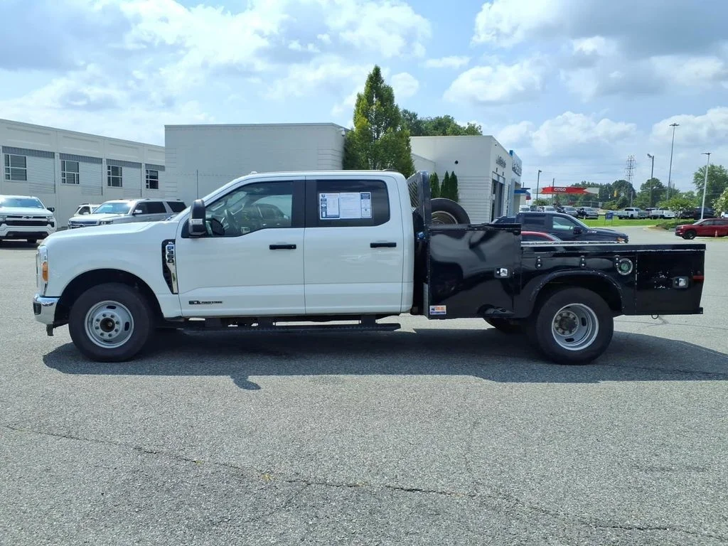 Used 2023 White Ford XL image 29