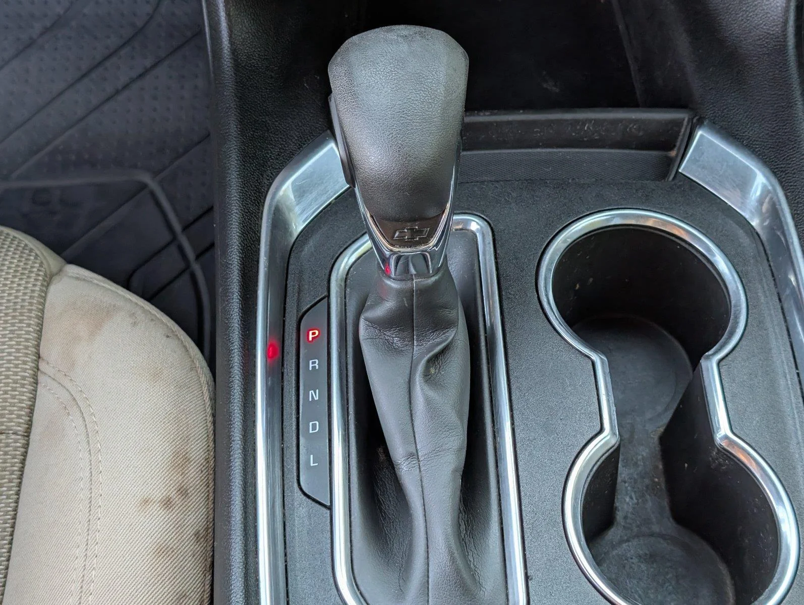 Used 2022 SUMMIT WHITE Chevrolet LS image 24