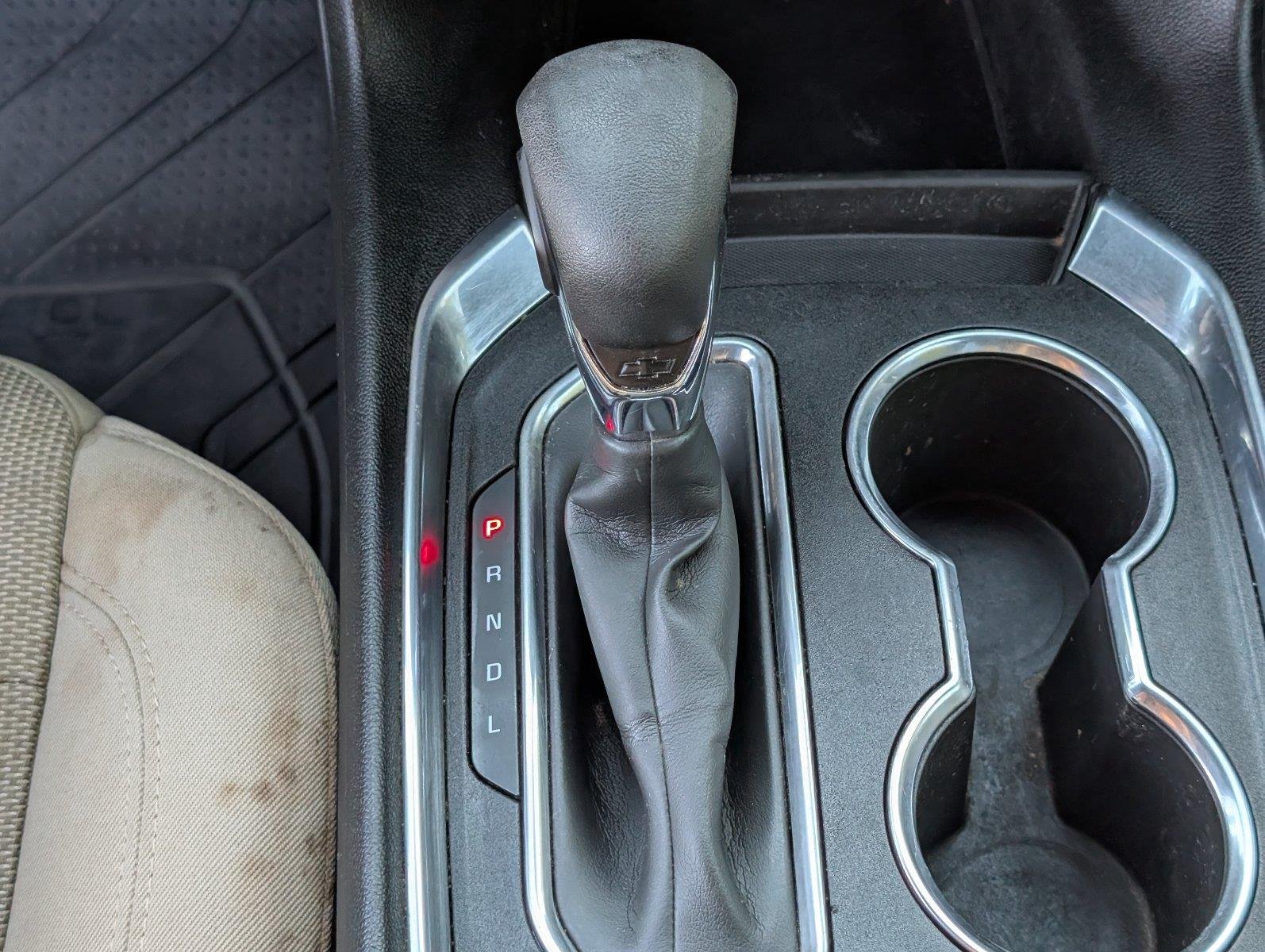 Used 2022 SUMMIT WHITE Chevrolet LS image 24
