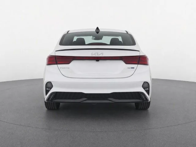 Used 2022 Snow White Pearl Kia GT-Line image 6