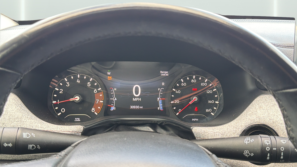 Used 2022 Silver Jeep Latitude Lux image 26