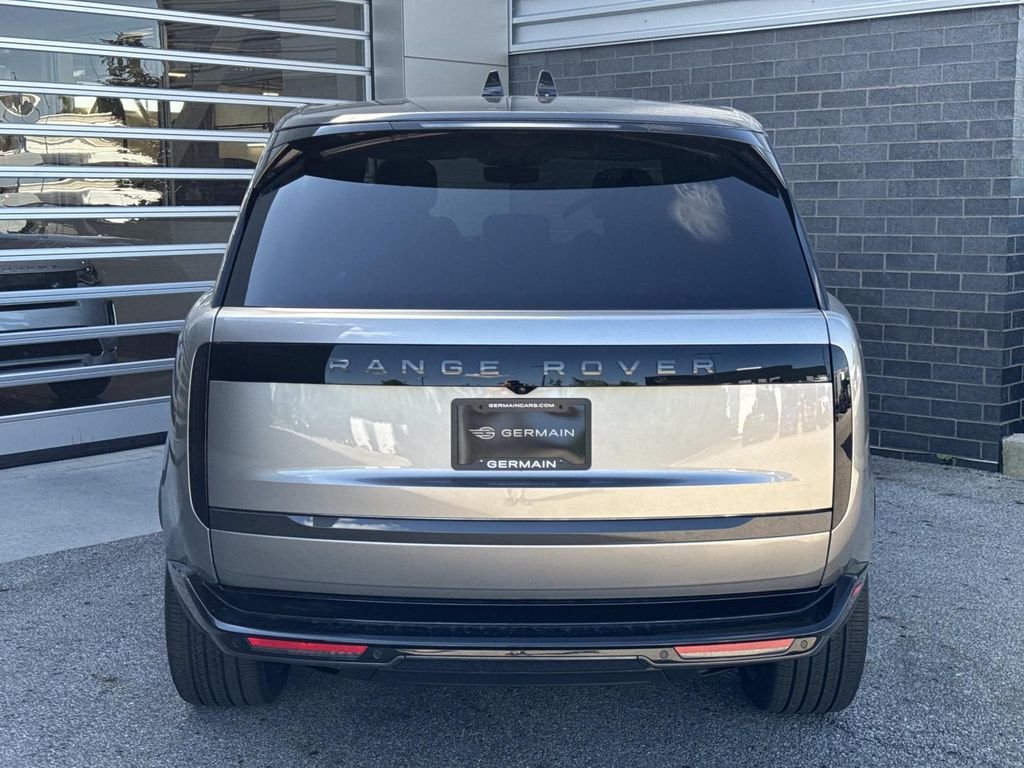 New 2026 Flux Silver Ultra Mettalic Gloss Land Rover SE image 5