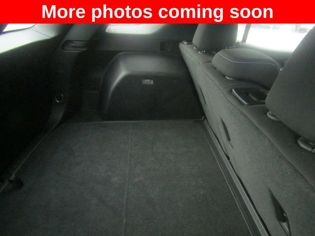 Used 2025 White GMC Elevation image 13