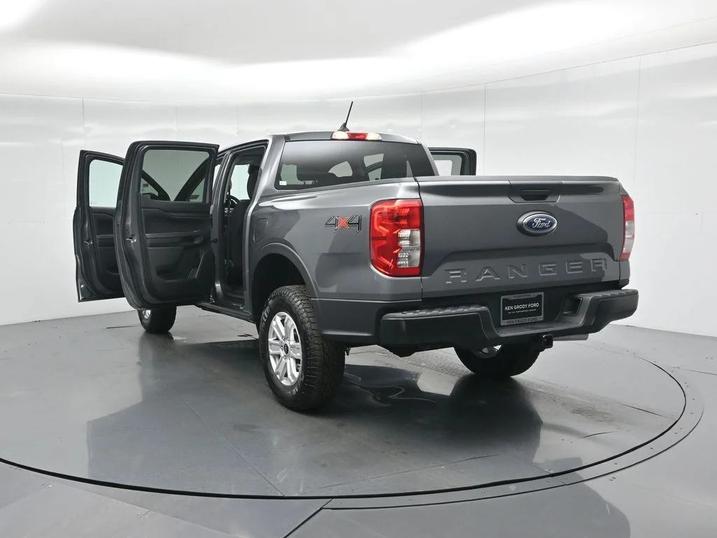 New 2025 Gray Ford XL image 32